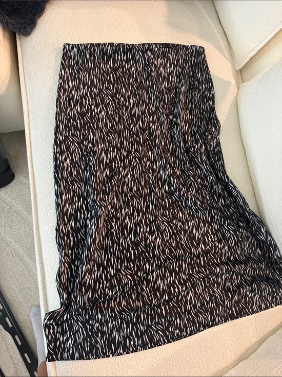 Calvin Klein Jeans Dresses & Skirts - Calvin Klein Jeans Black and White Midi Skirt